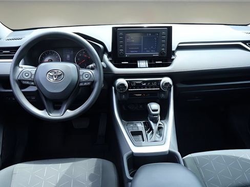 Certified 2022 Toyota RAV4 XLE w/ Convenience Package FWD image 13
