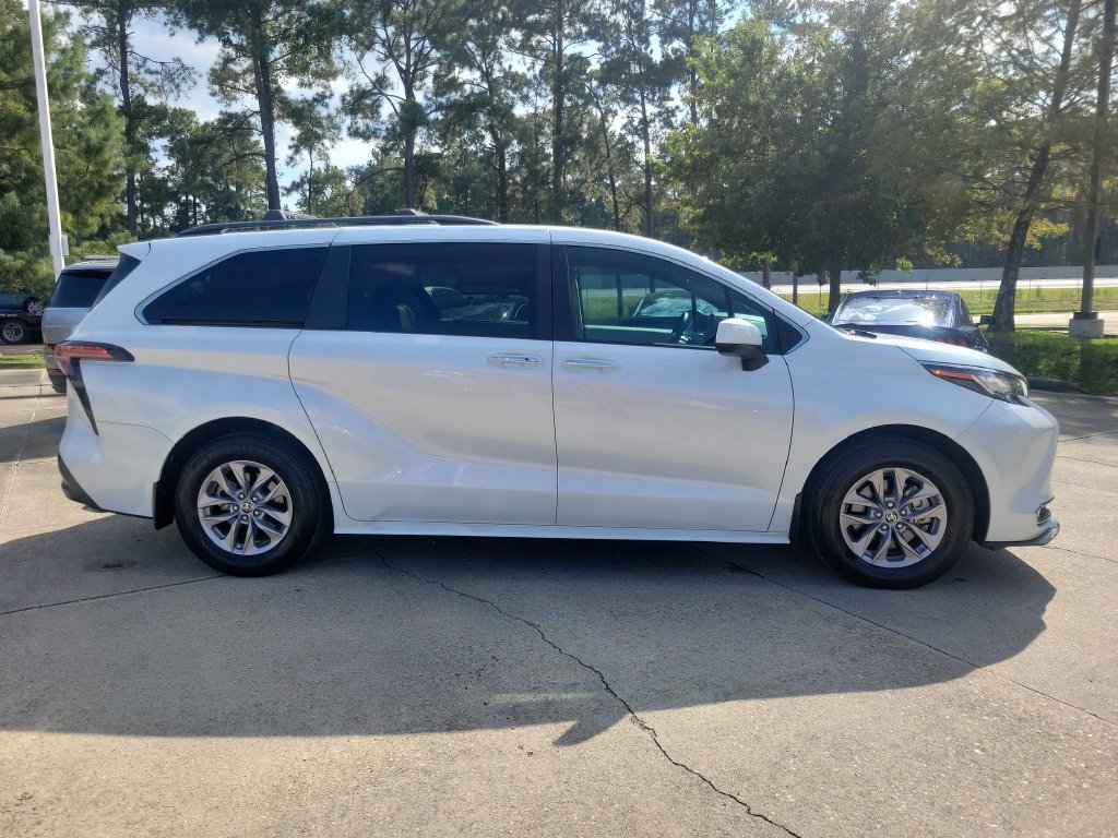 Certified 2022 Toyota Sienna XLE FWD image 8