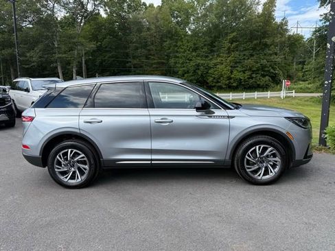 Used 2023 Lincoln Corsair Standard image 9