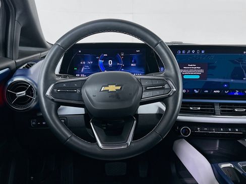 Used 2024 Chevrolet Equinox EV LT image 18