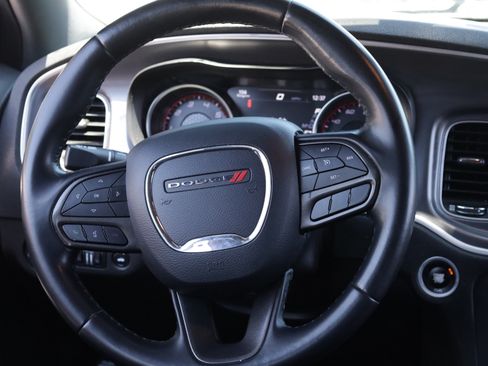 Used 2020 Dodge Charger SXT RWD image 4