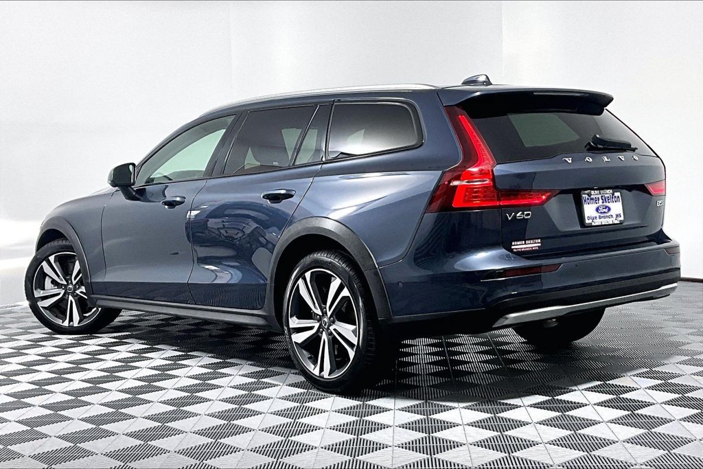 Used 2025 Volvo V60 B5 Cross Country Plus AWD/4WD image 11