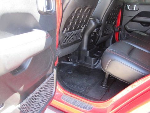 Used 2018 Jeep Wrangler Unlimited Rubicon w/ Dual Top Group image 18