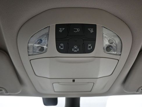 Used 2020 Chrysler Pacifica Limited w/ Advanced Safetytec Group FWD image 32