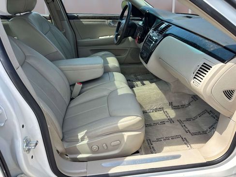 Used 2011 Cadillac DTS Luxury FWD image 17