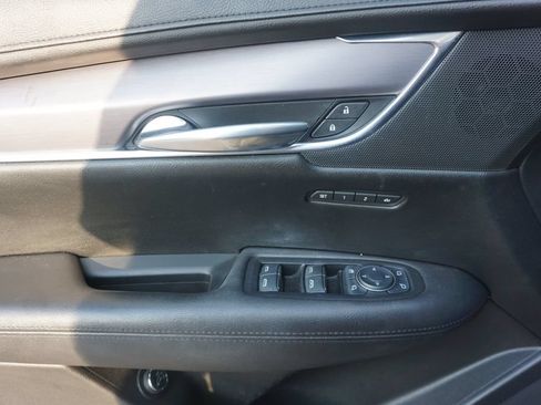 Used 2017 Cadillac XT5 Premium Luxury FWD image 3