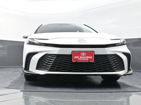 Used 2026 Toyota Camry SE FWD image 32