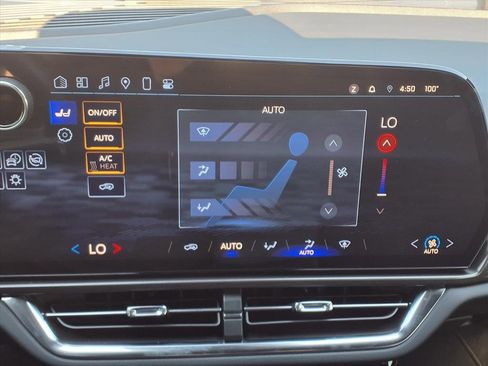 Used 2025 Chevrolet Equinox EV LT image 16