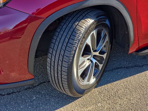 Used 2023 Toyota Highlander XLE image 40