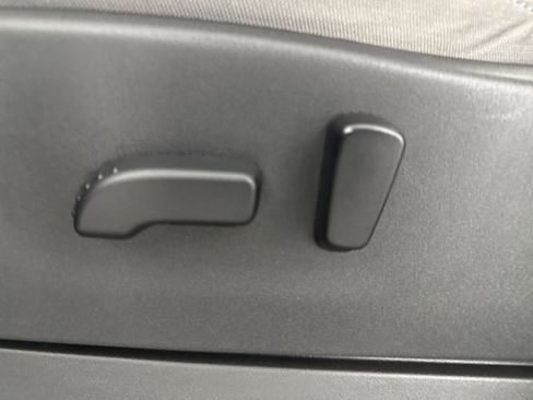 Used 2022 Nissan Frontier SV w/ Technology Package image 16