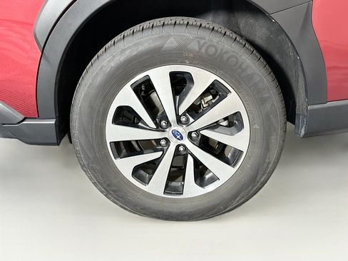 Used 2025 Subaru Outback Premium AWD/4WD image 11