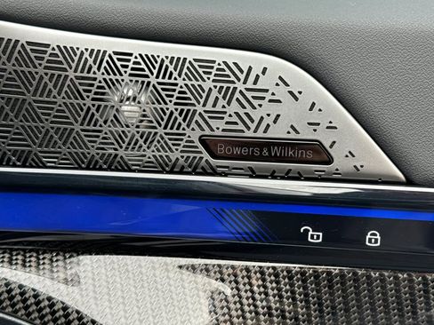 Used 2025 BMW M5 w/ Executive Package image 19