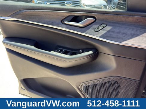 Used 2023 Jeep Grand Cherokee L Limited w/ Luxury Tech Group II AWD/4WD image 25
