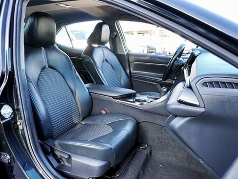 Used 2022 Toyota Camry SE FWD image 12