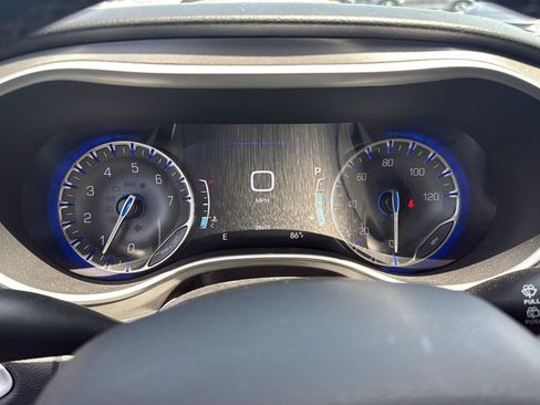 Used 2025 Chrysler Pacifica Select FWD image 21
