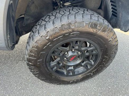 Used 2019 Toyota Tacoma TRD Off-Road AWD/4WD image 11