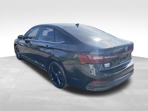Used 2025 Volkswagen Jetta SE FWD image 6