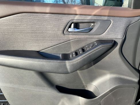 Used 2023 Nissan Rogue SV image 20