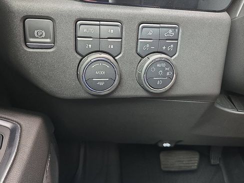 Used 2024 Chevrolet Silverado 1500 High Country w/ High Country Premium Package AWD/4WD image 17