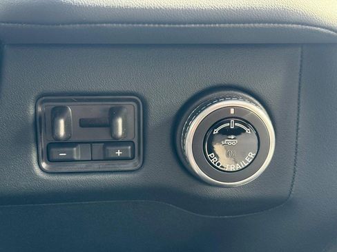 New 2025 Lincoln Navigator Reserve w/ Jet Appearance Package image 13