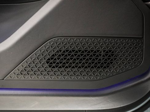 Used 2023 BMW 760i xDrive w/ Executive Package image 28