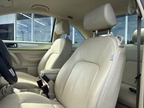 Used 2008 Volkswagen Beetle S image 22