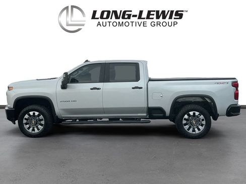 Used 2022 Chevrolet Silverado 2500 Custom w/ Custom Value Package AWD/4WD image 2