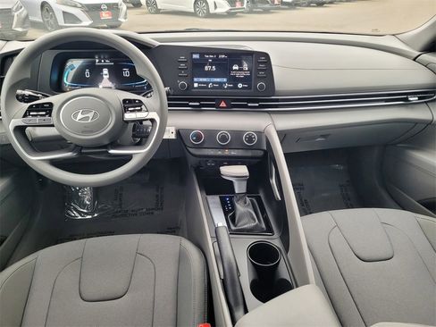 New 2026 Hyundai Elantra SE image 7