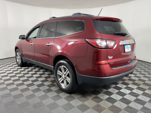 Used 2015 Chevrolet Traverse LT image 2