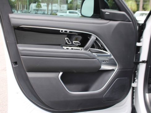 Certified 2023 Land Rover Range Rover SE image 10