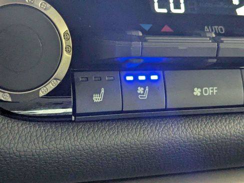 Certified 2025 Toyota Tundra Limited AWD/4WD image 21
