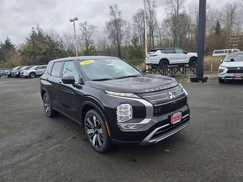 New 2026 Mitsubishi Outlander SE image 3
