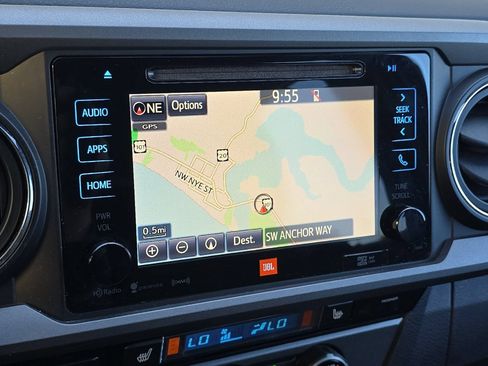 Used 2017 Toyota Tacoma TRD Sport AWD/4WD image 15