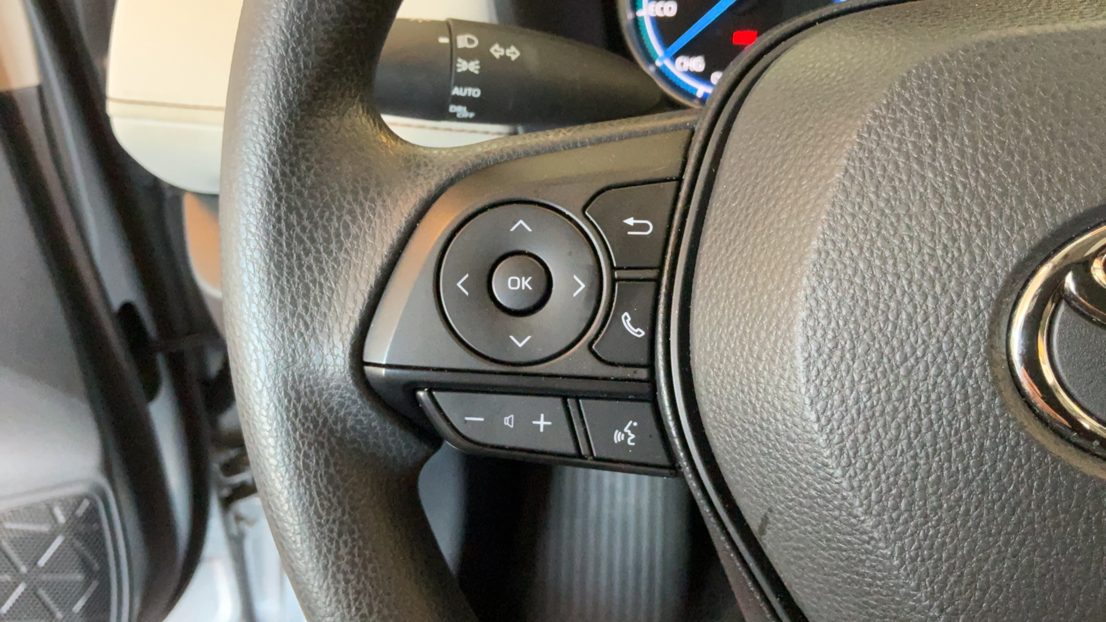 Certified 2025 Toyota RAV4 XLE w/ Convenience Package AWD/4WD image 13