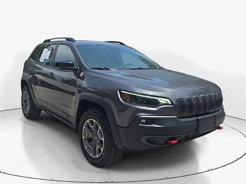 Used 2022 Jeep Cherokee Trailhawk w/ Comfort/Convenience Group AWD/4WD image 3