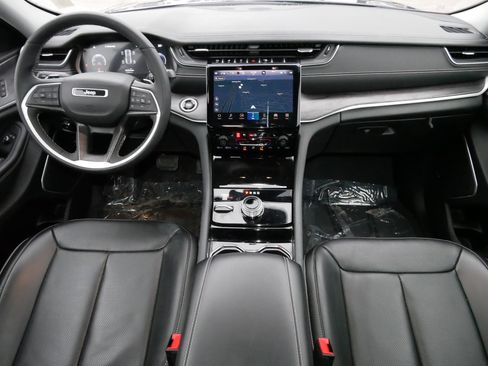 Certified 2023 Jeep Grand Cherokee Limited w/ Luxury Tech Group II image 10