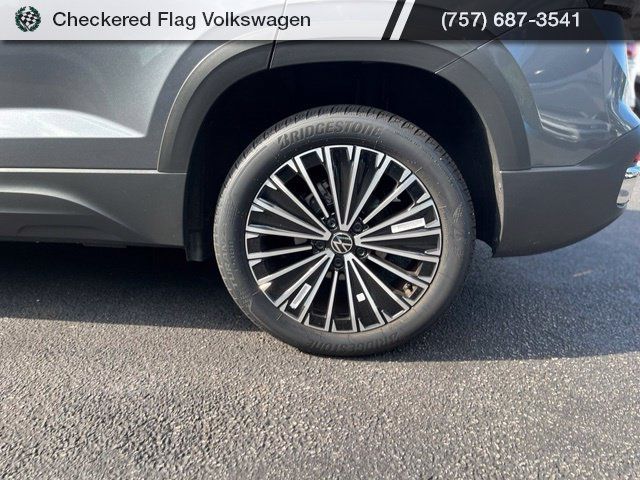 Used 2025 Volkswagen Taos SE FWD image 7