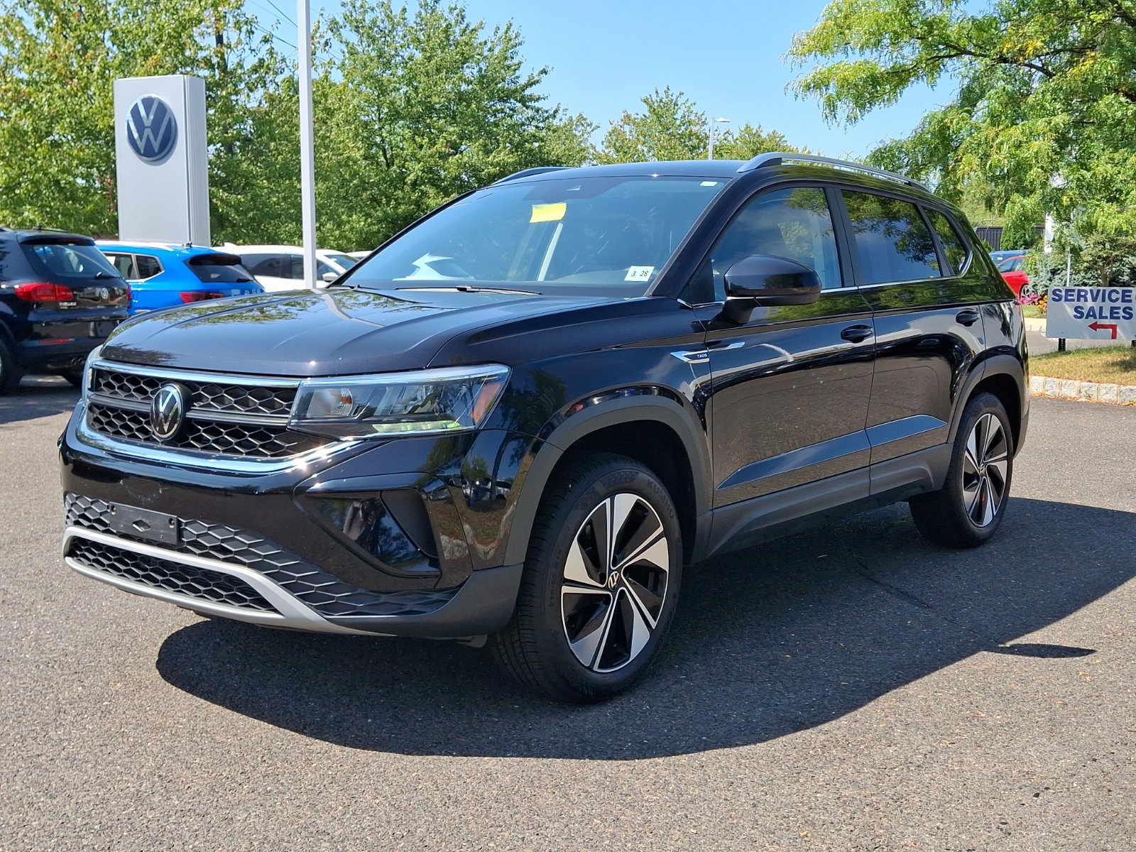 Certified 2024 Volkswagen Taos SE AWD/4WD image 3