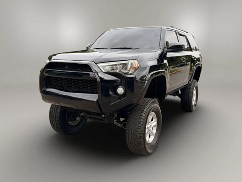 Used 2016 Toyota 4Runner SR5 RWD image 5