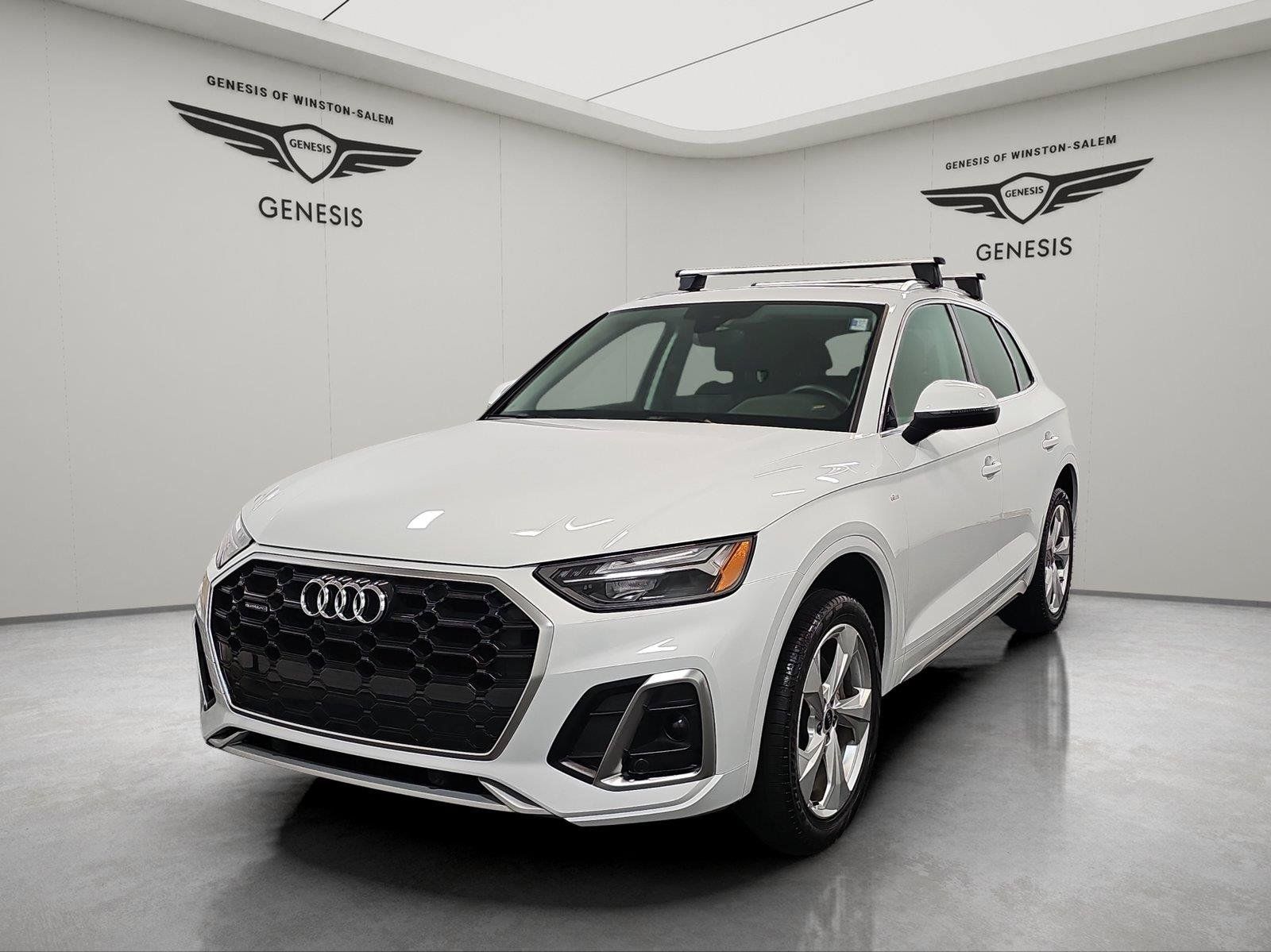 Used 2024 Audi Q5 2.0T Premium Plus w/ Premium Plus Package AWD/4WD image 1