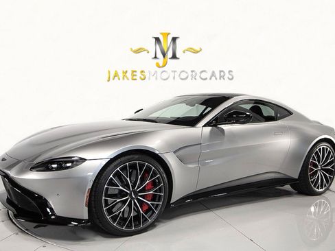 Used 2022 Aston Martin V8 Vantage Coupe image 1