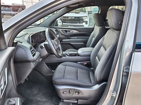 Used 2024 Chevrolet Traverse LT FWD image 16