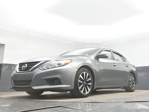 Used 2018 Nissan Altima 2.5 SV FWD image 41
