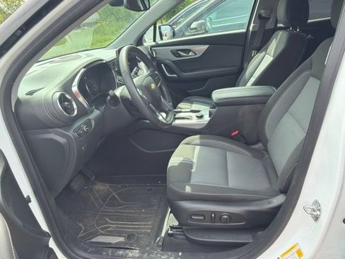 Used 2023 Chevrolet Blazer LT w/ Convenience Package FWD image 3
