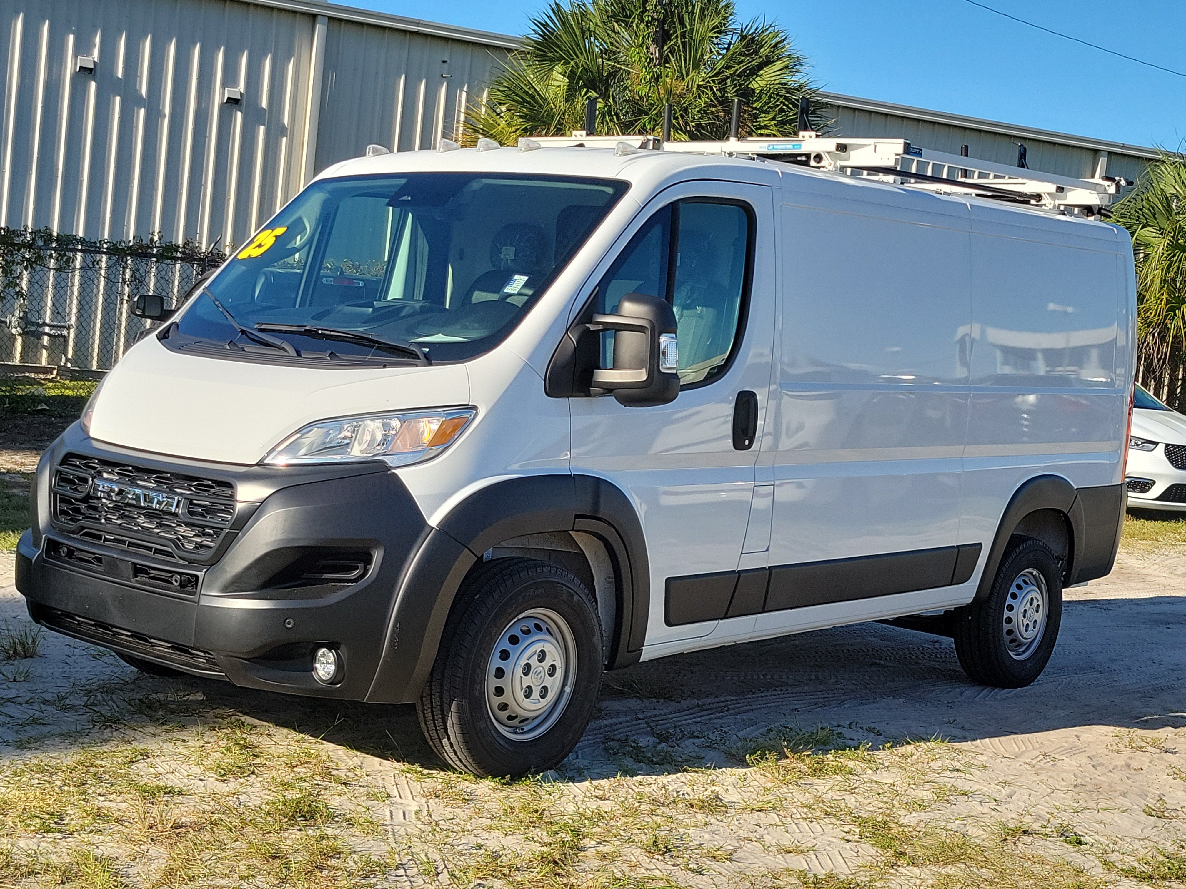 Used 2025 RAM ProMaster 2500 w/ Safety Group FWD image 2