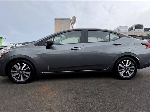 Used 2023 Nissan Versa SV image 3