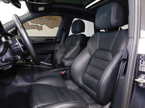 Used 2021 Porsche Macan GTS AWD/4WD image 34