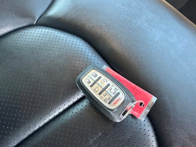Used 2024 Chrysler Pacifica Touring-L FWD image 6
