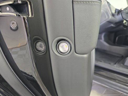 Used 2025 Rivian R1S Adventure AWD/4WD image 31