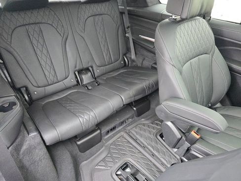 Used 2025 BMW X7 M60i image 23